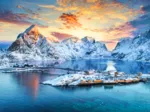 Lever de Soleil sur Sakrisoy, Lofoten, Norvège