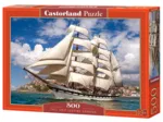 Grand Voilier Quittant le Port